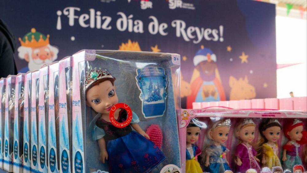 Familias de San Juan del Río celebran el Día de Reyes con una gran fiesta comunitaria.