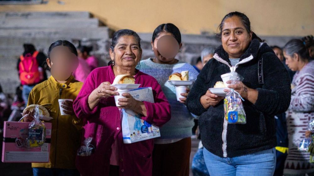 Familias de San Juan del Río celebran el Día de Reyes con una gran fiesta comunitaria.