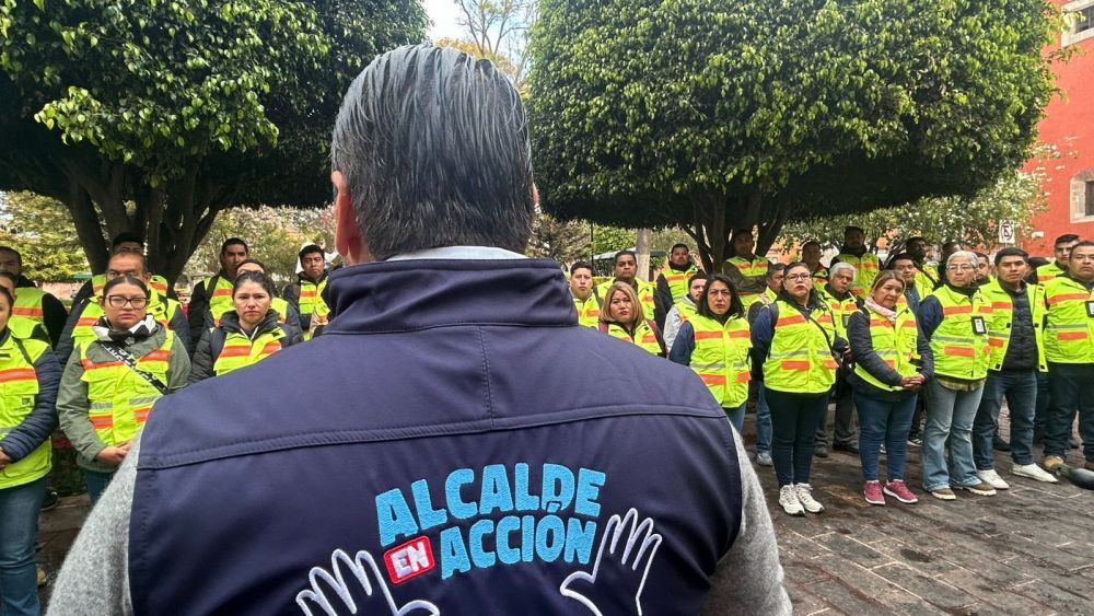 Refuerzan operativos en centro histórico para regular la venta ambulante de artesanos.