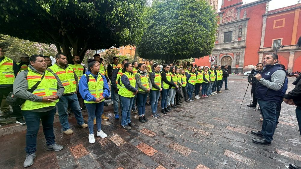 Refuerzan operativos en centro histórico para regular la venta ambulante de artesanos.