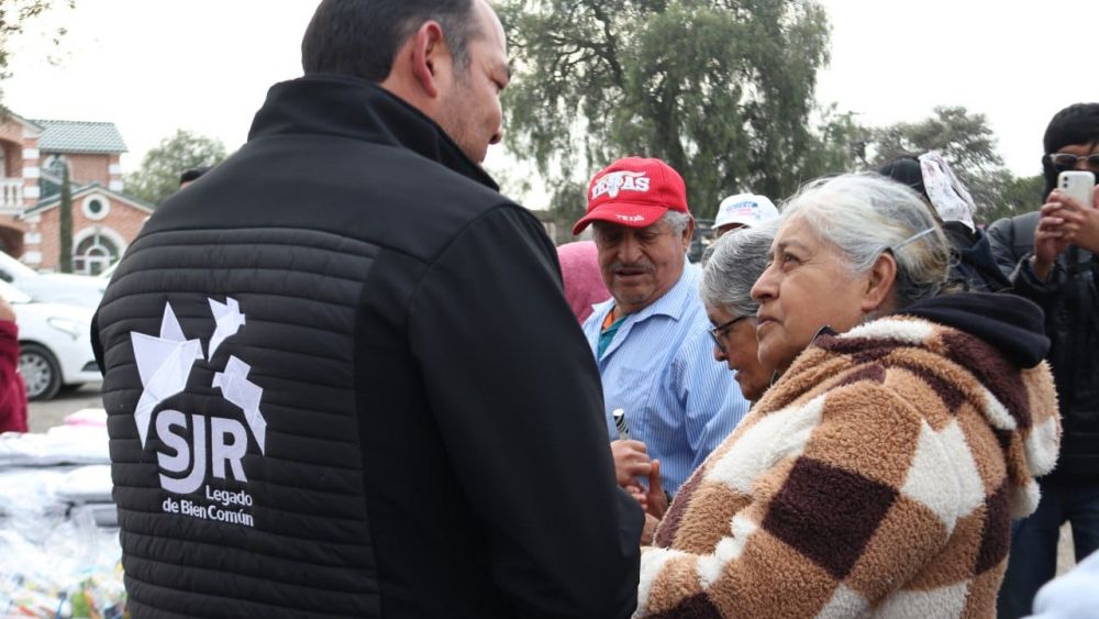 Celebran el Día de Reyes en San Juan del Río con juguetes y atole para las familias.