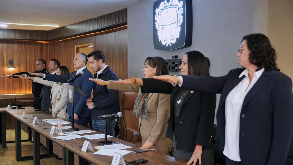 Felifer Macías instala el Consejo de Honor y Justicia de la policia.