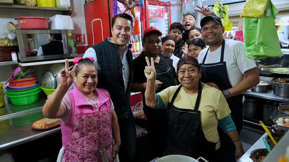 Felifer Macías recorre el Mercado de la Presidentes.