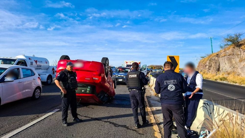 Volcadura en el Anillo Vial Fray Junípero Serra genera cierre parcial de vialidad. Foto: Ilustrativa/ Facebook/Protección Civil del Municipio de Querétaro.