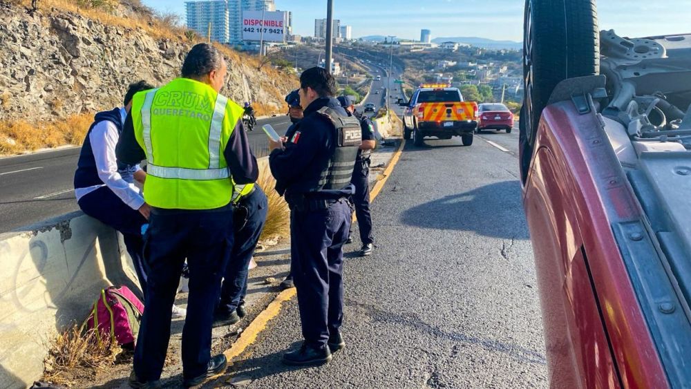 Volcadura en el Anillo Vial Fray Junípero Serra genera cierre parcial de vialidad. Foto: Ilustrativa/ Facebook/Protección Civil del Municipio de Querétaro.