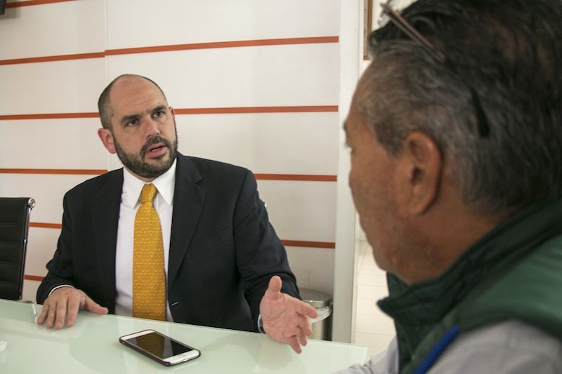 El especialista en obesidad, Ricardo Reynoso Mendoza, fue entrevistado en la redacción de Rotativo de Querétaro.