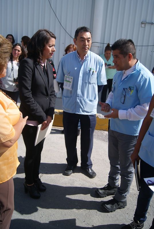 Regidora Yolanda Morales lleva unidad movil de salud a empresas_03