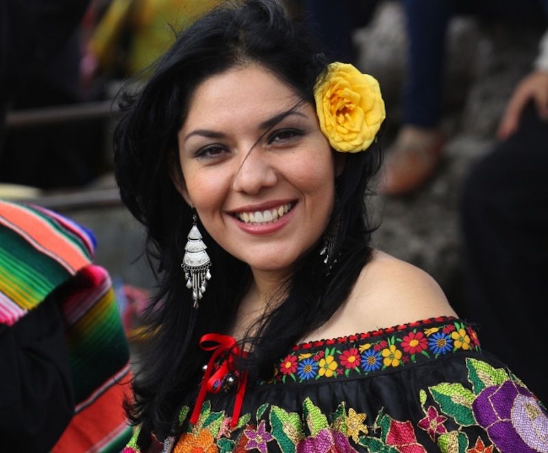 Trajes típicos y mexicanos muestran la diversidad cultural del pa...