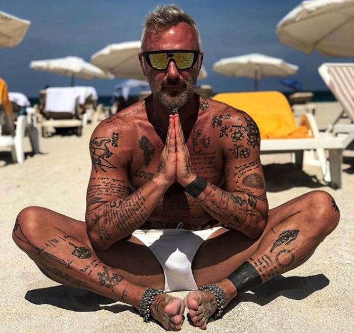 Gianluca Vacchi Realiza El “kiki Challenge” Con Bikini Y Tacones