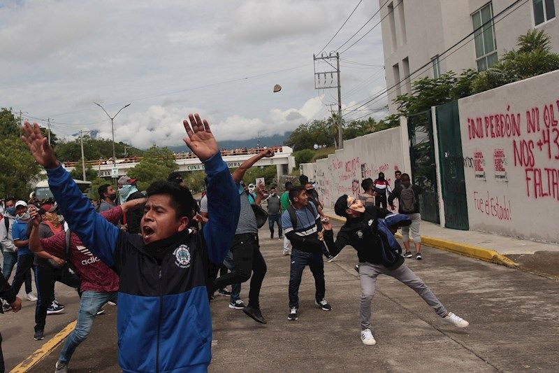 Manifestacion por normalistas de ayotzinapan 