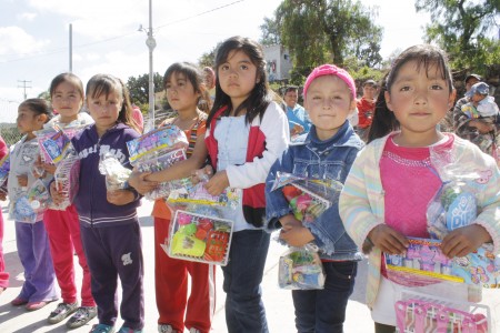 Niños marquesinos recibieron dulces y juguetes
