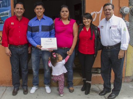 Certifica gobierno de Pineda proyectos de autoempleo en San Juan del Río. (fotografía)