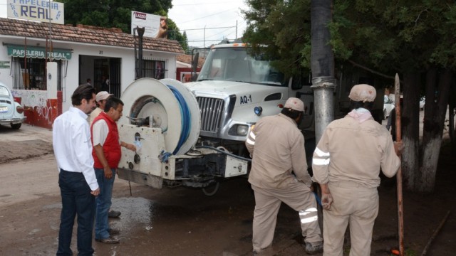 Limpieza tras afectaciones por lluvias en Querétaro.