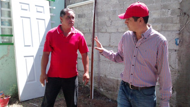 Atiende gobierno de Loyola a hogares más afectados por lluvias en Querétaro.