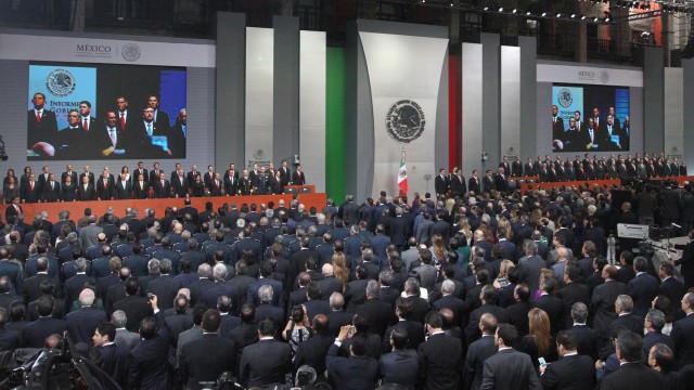 El presidente de México, Enrique Peña Nieto dirige un mensaje por su Segundo Informe de Gobierno.
