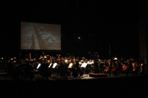 La Michael Nyman Band y la Orquesta Filarmónica de la Ciudad de México (OFCM), bajo la dirección de José Areán, ofrecieron anoche un magno concierto en el que dieron cuenta de su talento ante un numeroso público, reunido en el Teatro de la Ciudad Esperanza Iris.NOTIMEX
