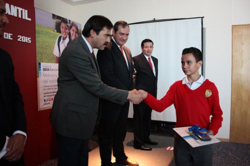 Abanderan a ganadores de olimpiada del conocimiento infantil 2015 en Querétaro.