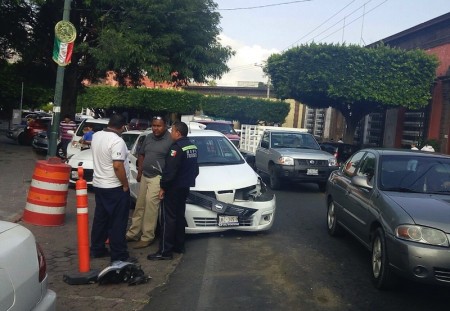 Sin víctimas choque en centro de San Juan del Río. FOTO/ROTATIVO