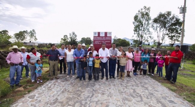 El alcalde, Fabián Pineda, entregó obras en Salto de Vaquerías, Laguna de Vaquerías y Vaquerías, con inversión de 1.5 millones de pesos.