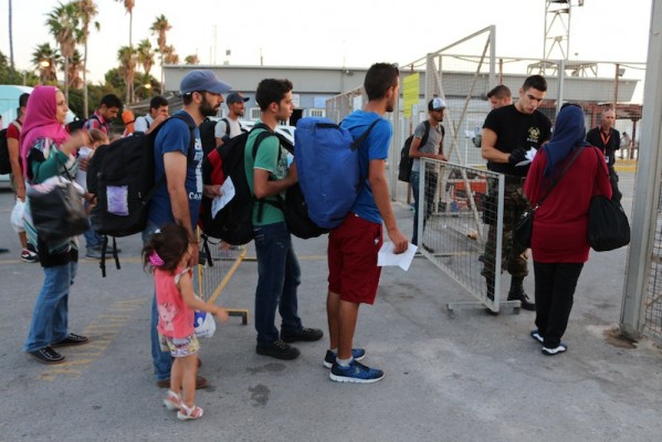 Los refugiados e inmigrantes indocumentados siguen llegando en gran número a Grecia.