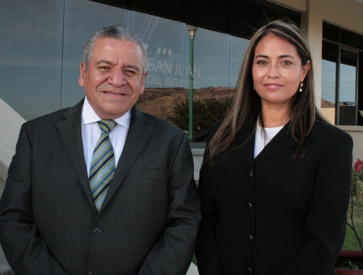 El Secretario de Educación Alfredo Botello y Bibiana Rodríguez, Rectora de la UTSJR.