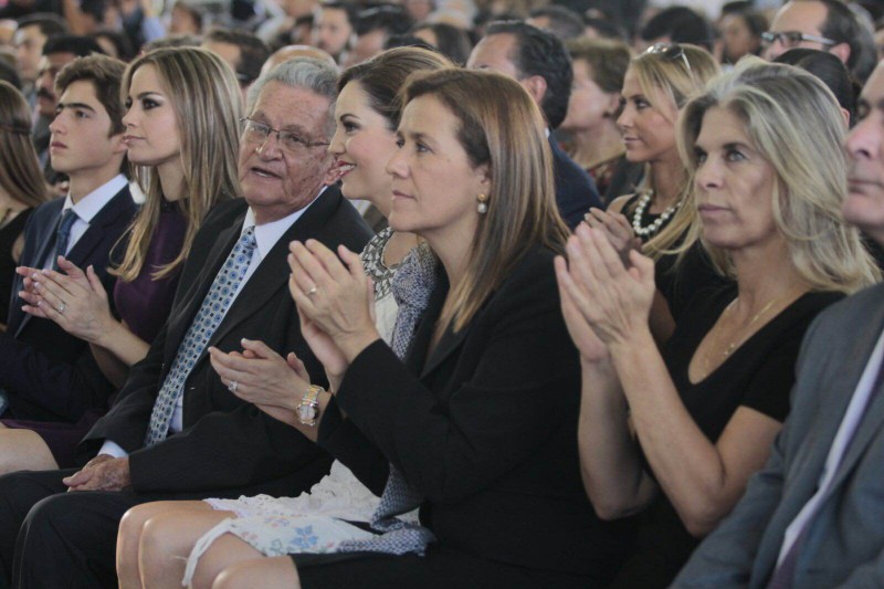Mujeres de la vida política del PAN durante la ceremonia.