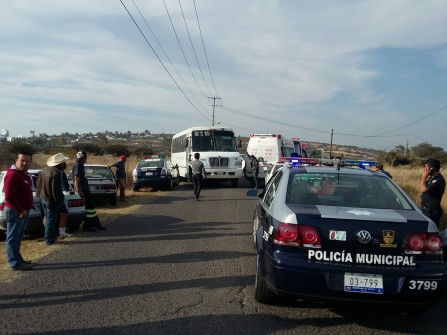 Choque de frente en carretera de Paso de Mata, en San Juan del Río.