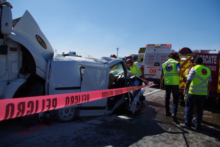 Traileros tinen de sangre la autopista Mexico Queretaro_ Tres muertos_4