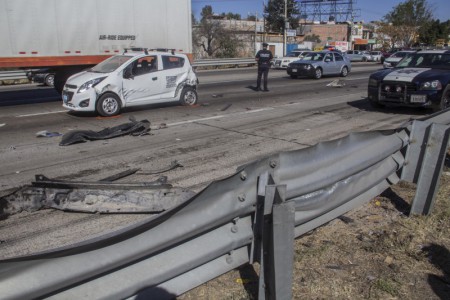 Traileros tinen de sangre la autopista Mexico Queretaro_ Tres muertos_7