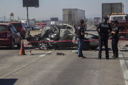 Traileros tinen de sangre la autopista Mexico Queretaro_ Tres muertos_9