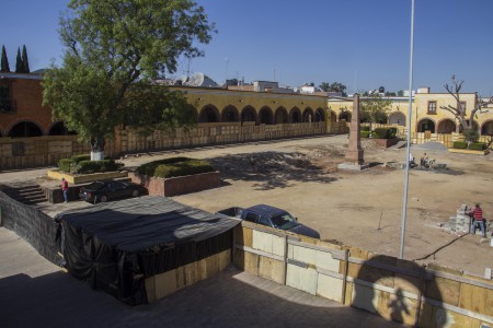 Reprueban habitantes obras en plaza municipal de Amealco