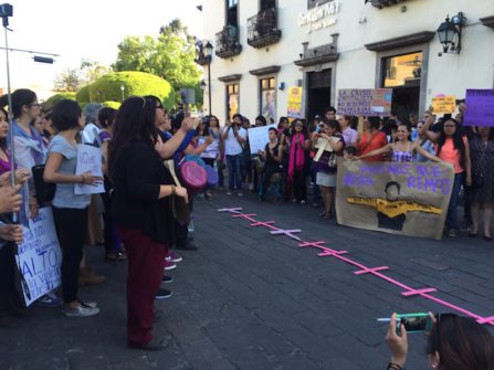 Cientos de mujeres marchan en Queretaro contra violencia de genero_03