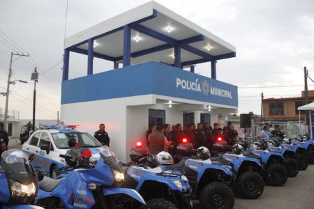 Entrega Memo Vega patrullas a SSPM en San Juan del Rio_02