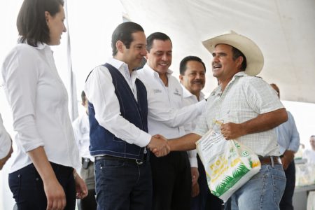 Arranca gobernador de Queretaro, apoyos a productores__01