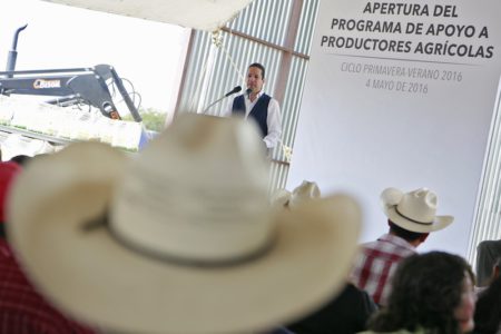 Arranca gobernador de Queretaro, apoyos a productores__07