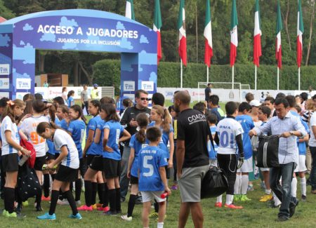 Secretario de Salud inaugura torneo de futbol por el autismo__03