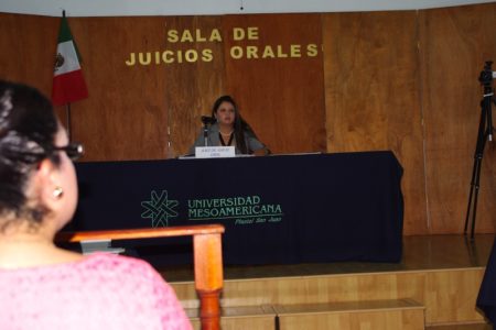 universidad-mesoamericana-prepara-estudiantes-en-juicios-orales-06