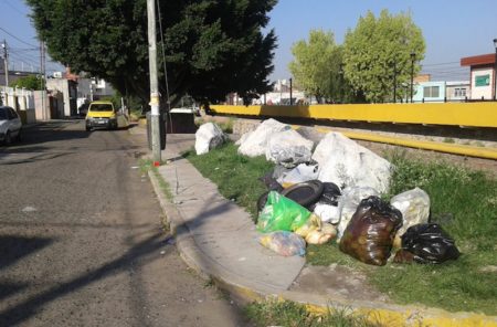 Las calles de la delegación Centro Histórico de Querétaro albergan los montones de basura.