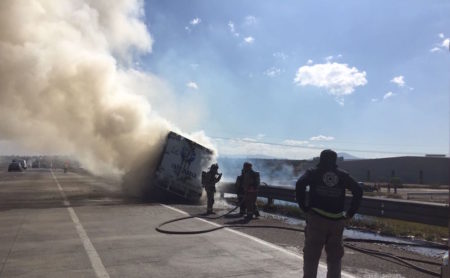 proteccion-civil-incendio-camioneta-mexico-queretaro-2